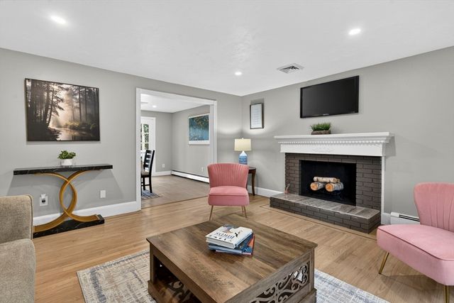 296 Chace St, Clinton, MA 01510