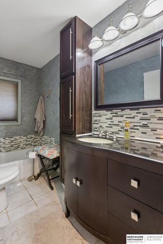 2711 N 142 Street, Omaha, NE 68164