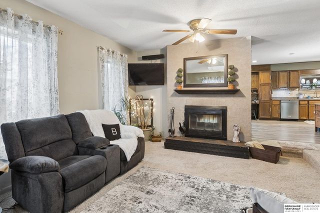 2711 N 142 Street, Omaha, NE 68164