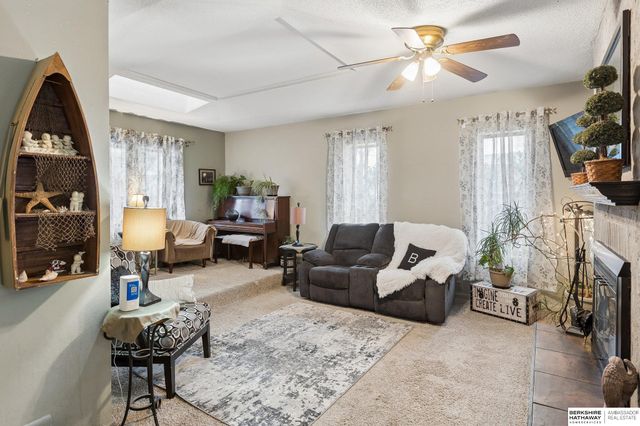 2711 N 142 Street, Omaha, NE 68164