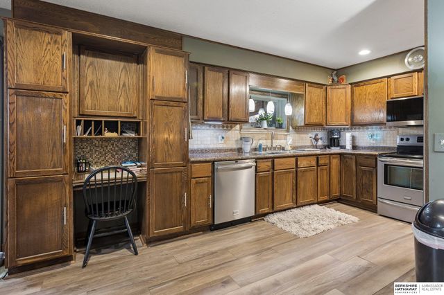 2711 N 142 Street, Omaha, NE 68164