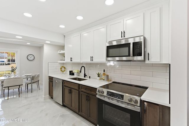 16 6th Street, Barnegat, NJ 08005