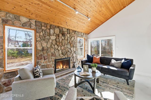 16 6th Street, Barnegat, NJ 08005