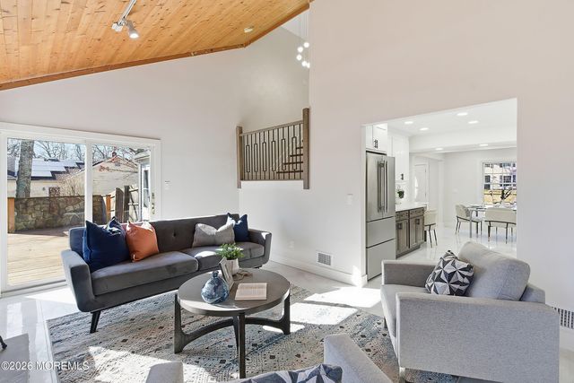 16 6th Street, Barnegat, NJ 08005