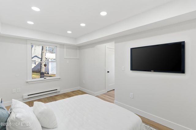 16 6th Street, Barnegat, NJ 08005