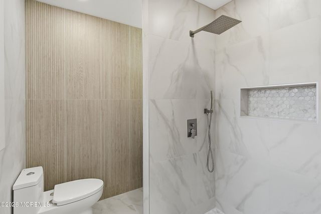 16 6th Street, Barnegat, NJ 08005