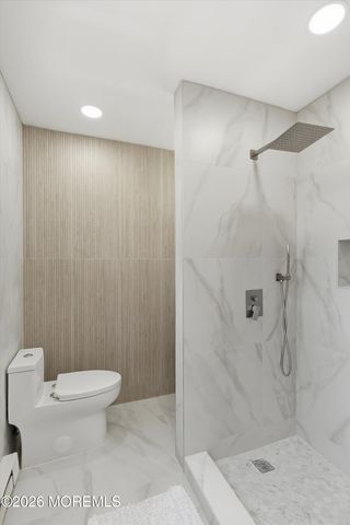 16 6th Street, Barnegat, NJ 08005