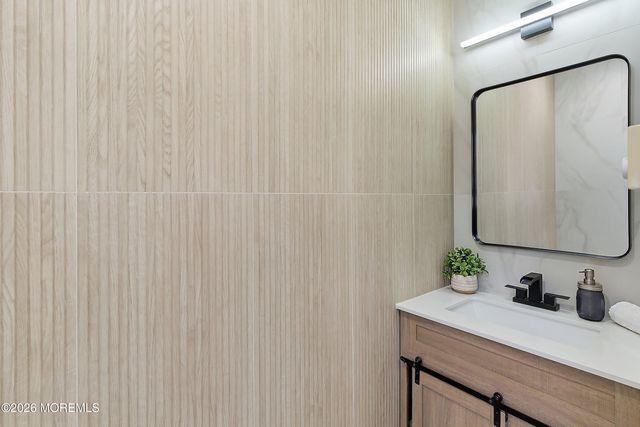 16 6th Street, Barnegat, NJ 08005