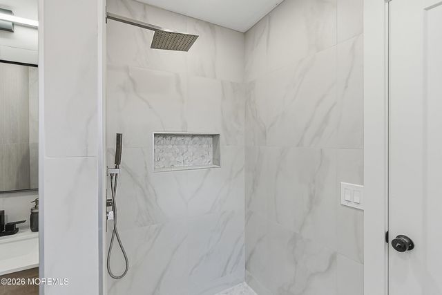 16 6th Street, Barnegat, NJ 08005