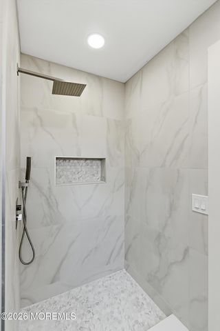 16 6th Street, Barnegat, NJ 08005