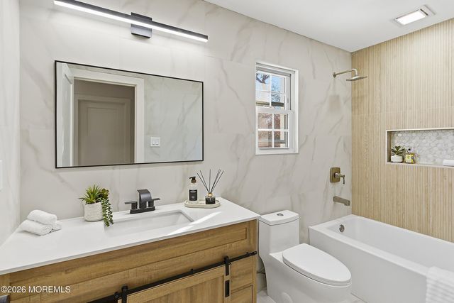 16 6th Street, Barnegat, NJ 08005