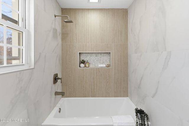 16 6th Street, Barnegat, NJ 08005