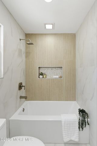 16 6th Street, Barnegat, NJ 08005