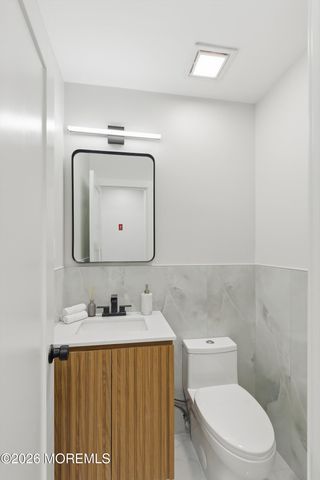 16 6th Street, Barnegat, NJ 08005