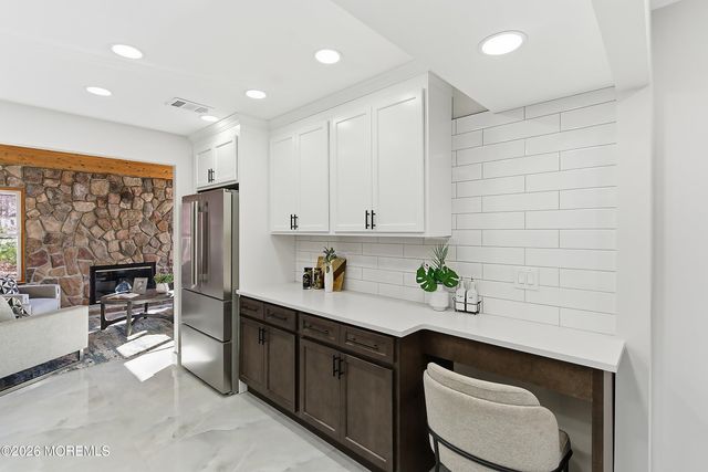 16 6th Street, Barnegat, NJ 08005