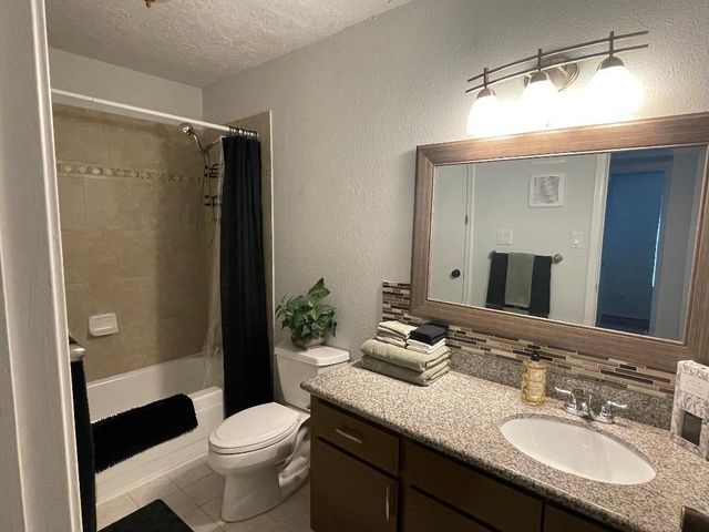2750 Holly Hall Street 1014, Houston, TX 77054