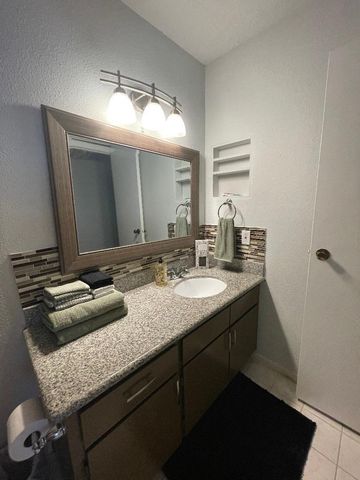 2750 Holly Hall Street 1014, Houston, TX 77054