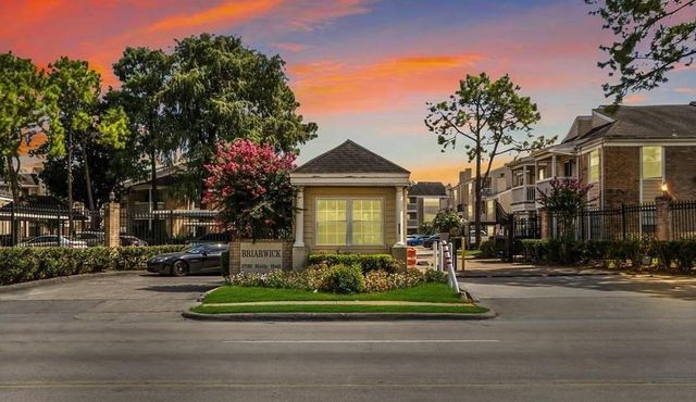 2750 Holly Hall Street 1014, Houston, TX 77054