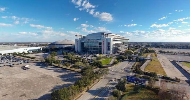 2750 Holly Hall Street 1014, Houston, TX 77054