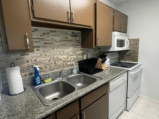 2750 Holly Hall Street 1014, Houston, TX 77054