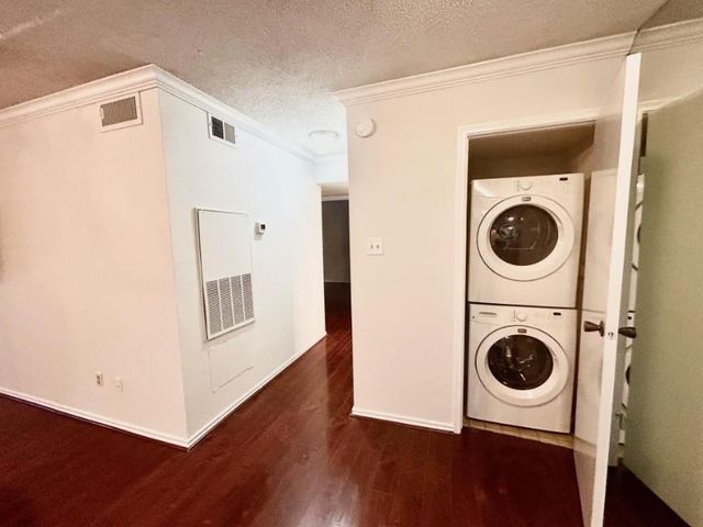 2750 Holly Hall Street 1014, Houston, TX 77054