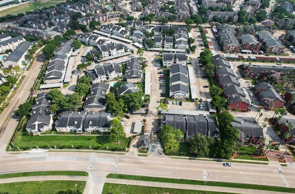 2750 Holly Hall Street 1014, Houston, TX 77054