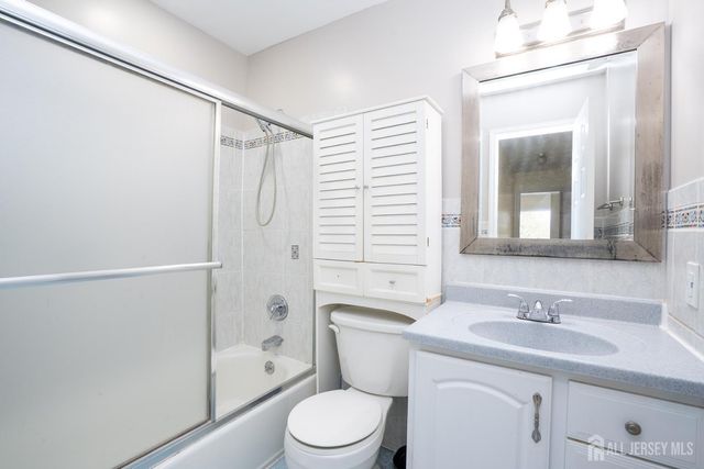 1001 Edison glen Terrace, Edison, NJ 08837