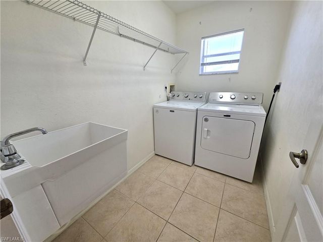 4614 SW 9th PL, Cape Coral, FL 33914