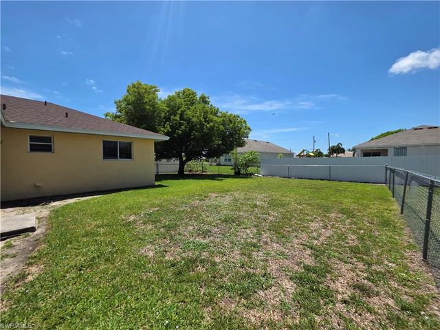 4614 SW 9th PL, Cape Coral, FL 33914