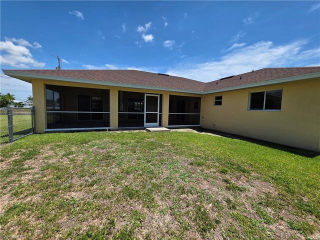 4614 SW 9th PL, Cape Coral, FL 33914