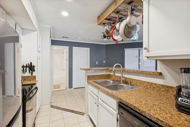 2300 Balsam Drive G105, Arlington, TX 76006