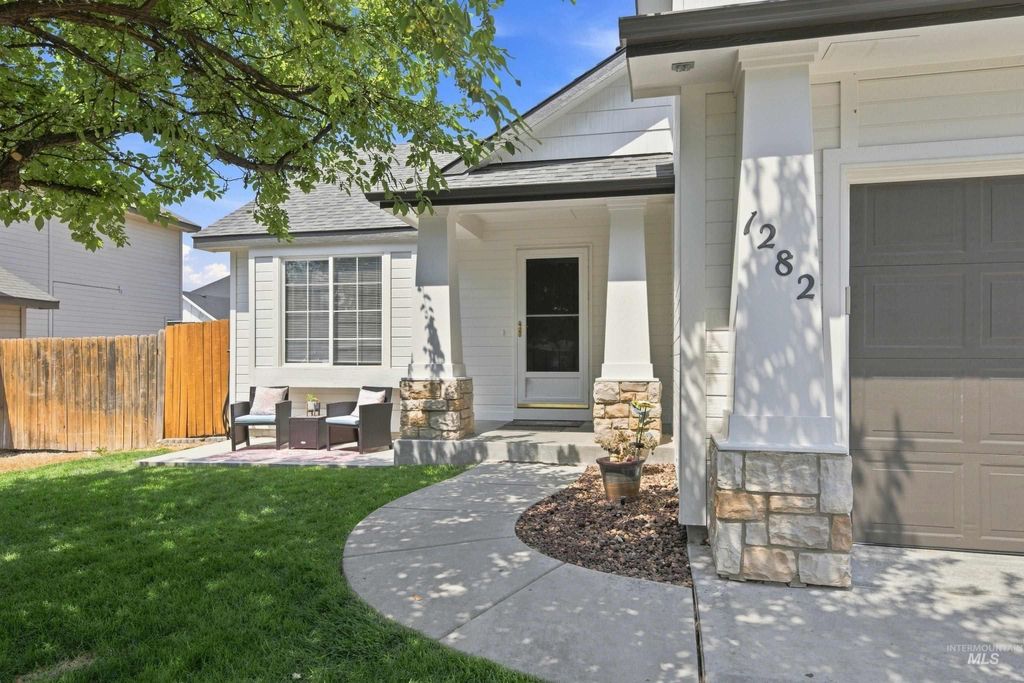 1282 W Castro Dr, Kuna, ID 83634 photo 2