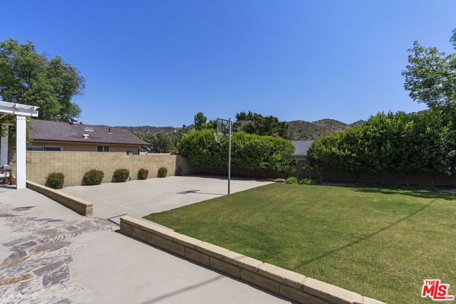 9144 Del Arroyo Drive, Sun Valley, CA 91352