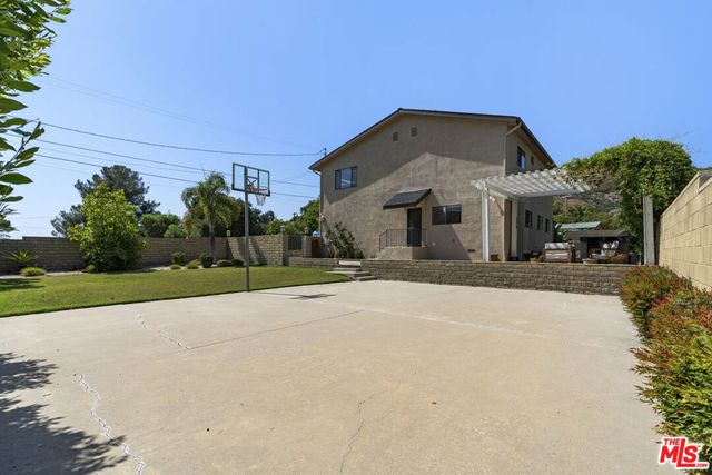 9144 Del Arroyo Drive, Sun Valley, CA 91352