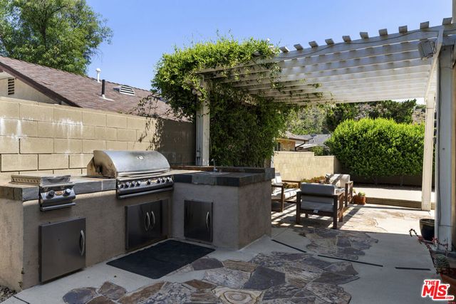 9144 Del Arroyo Drive, Sun Valley, CA 91352