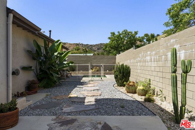 9144 Del Arroyo Drive, Sun Valley, CA 91352