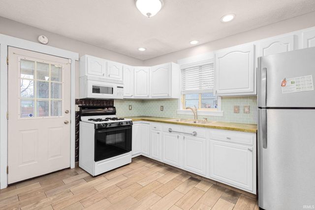 321 Barbie Street, South Bend, IN 46614