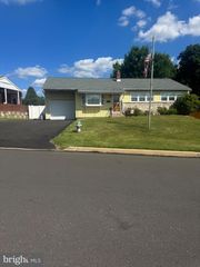 1243 HIVIEW DR, Southampton, PA 18966