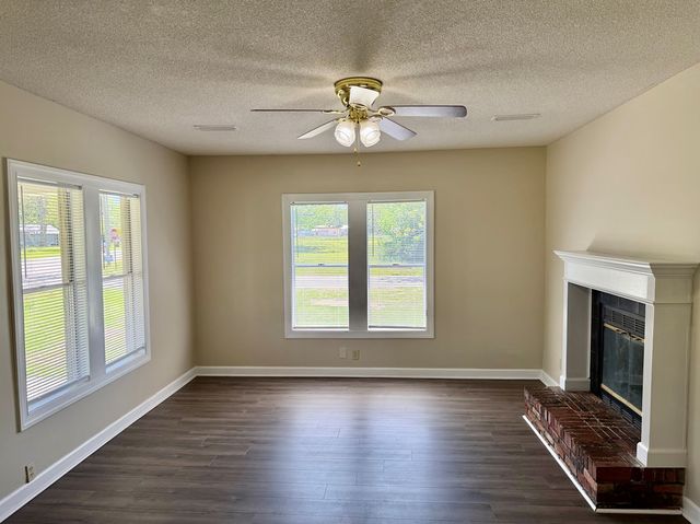 939 Hinton Waters Ave, Midland City, AL 36350