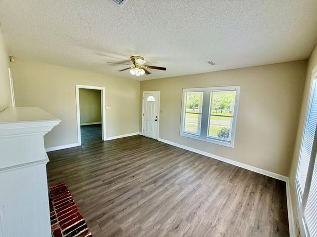 939 Hinton Waters Ave, Midland City, AL 36350