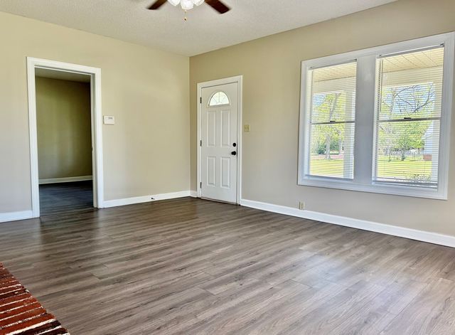 939 Hinton Waters Ave, Midland City, AL 36350