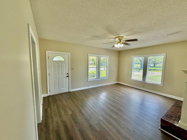 939 Hinton Waters Ave, Midland City, AL 36350