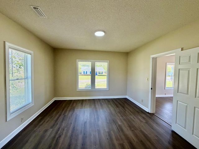 939 Hinton Waters Ave, Midland City, AL 36350