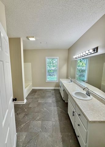 939 Hinton Waters Ave, Midland City, AL 36350