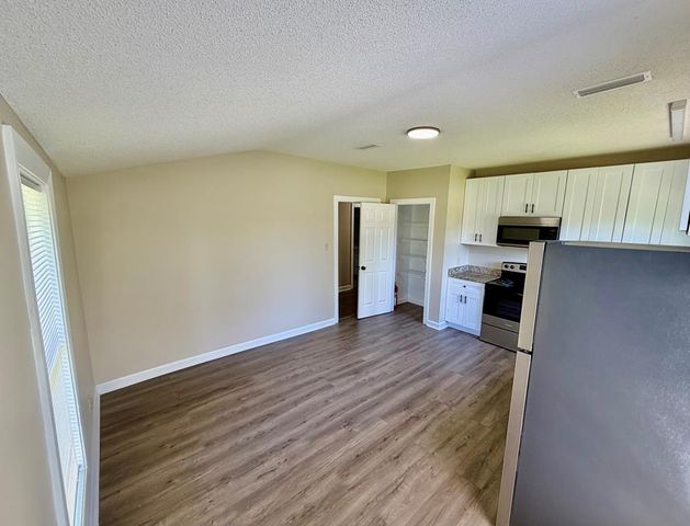 939 Hinton Waters Ave, Midland City, AL 36350