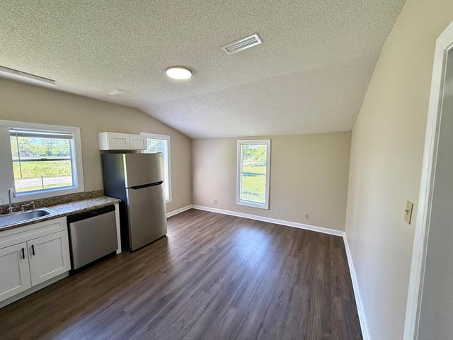 939 Hinton Waters Ave, Midland City, AL 36350