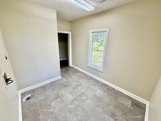 939 Hinton Waters Ave, Midland City, AL 36350