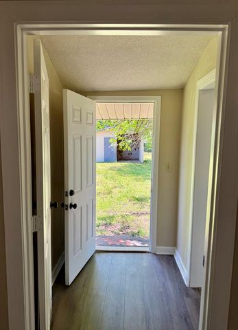 939 Hinton Waters Ave, Midland City, AL 36350