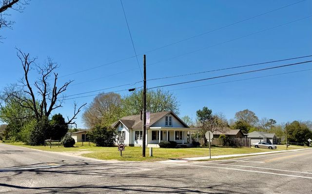 939 Hinton Waters Ave, Midland City, AL 36350