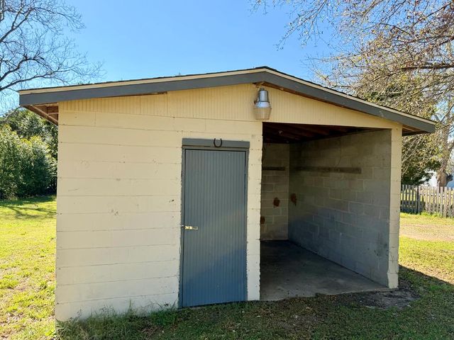 939 Hinton Waters Ave, Midland City, AL 36350